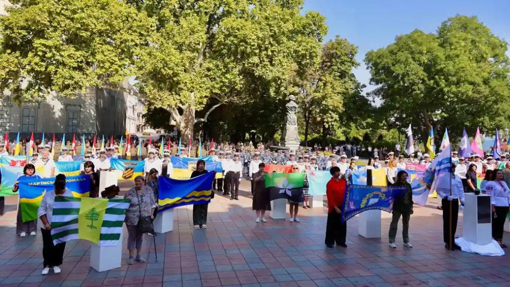 Одеса відзначила День міста урочистим підняттям прапорів та нагородженнями