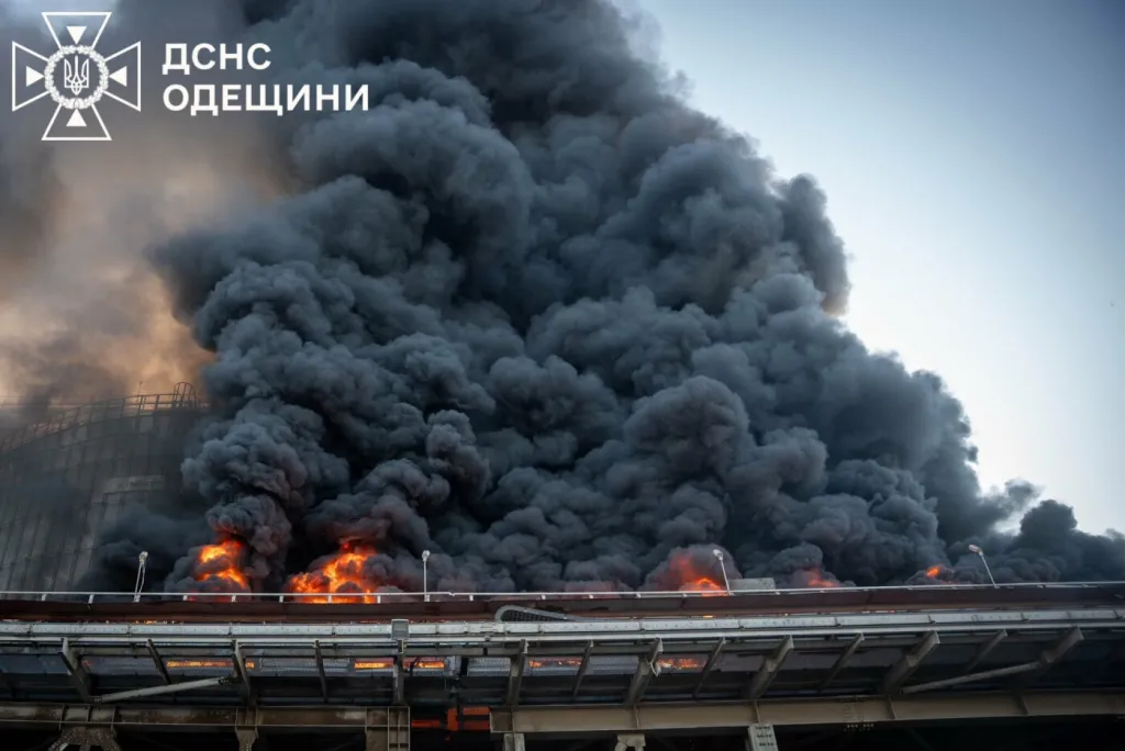 У Чорноморському порту на Одещині ліквідували масштабну пожежу
