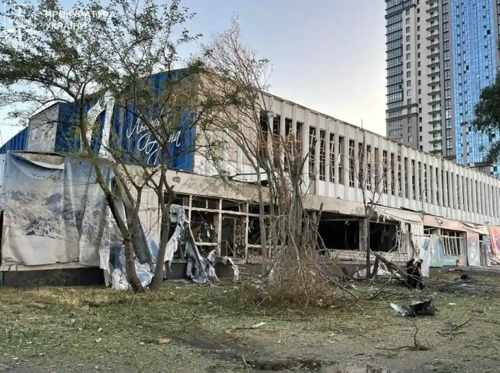 Палац спорту в Одесі після атаки РФ: зруйновані трибуни, вибиті вікна та підготовка до хокейного Кубка