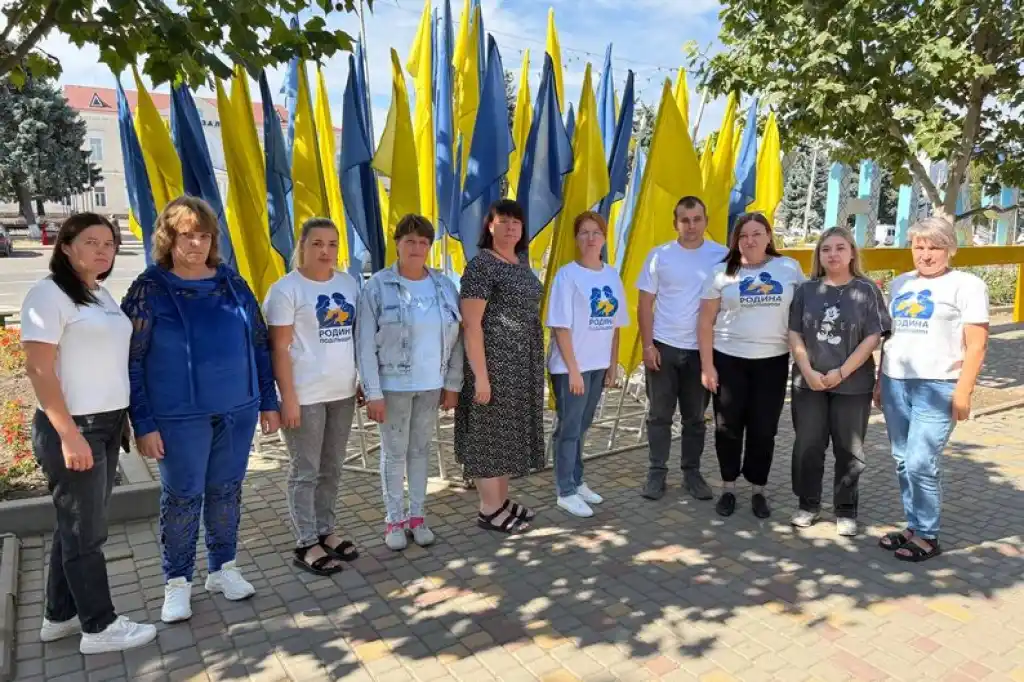 На Одещині вишивають “Рушник надії” з іменами зниклих захисників