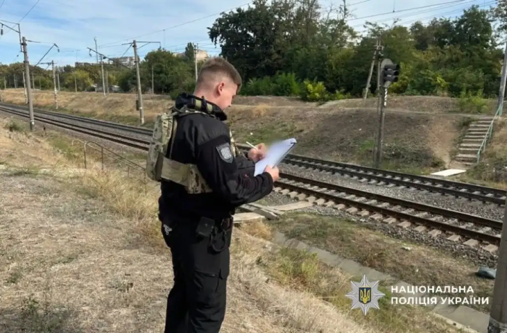 Трагедія на коліях в Одесі: поїзд смертельно травмував літню жінку