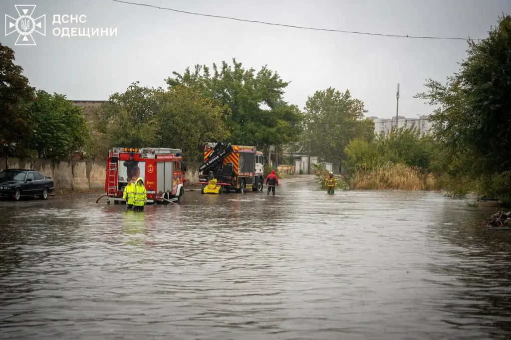 Злива паралізувала Одещину: підтоплені дороги, будинки та зупинений рух