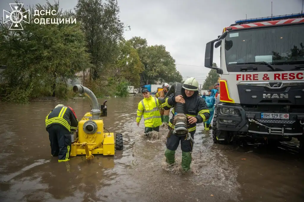 Злива паралізувала Одещину: підтоплені дороги, будинки та зупинений рух