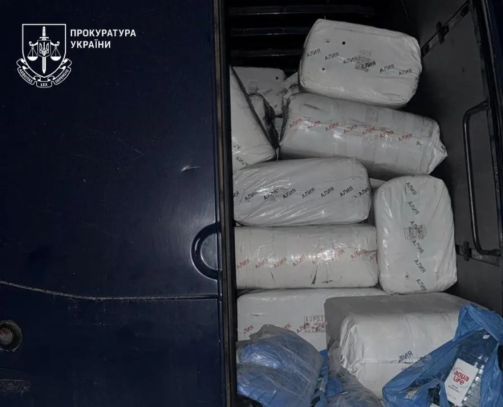 На одеському ринку «7 кілометр» викопали тунель і пограбували склад