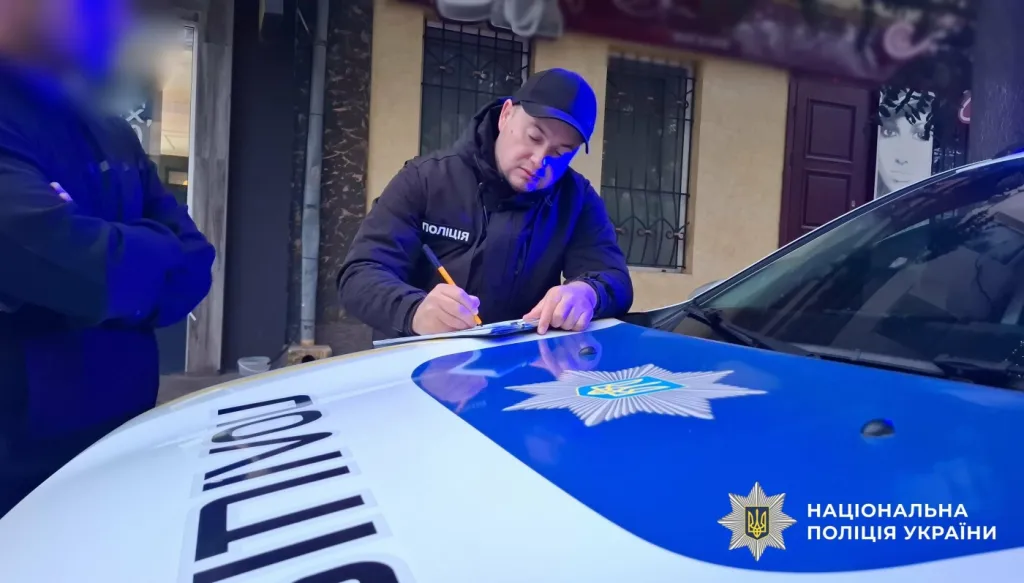На Одещині 34-річна водійка збила двох сестер заднім ходом: обидві у лікарні На Одещині 34-річна водійка збила двох сестер заднім ходом: обидві у лікарні