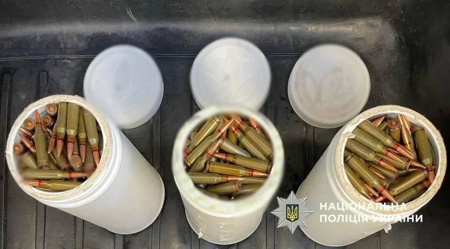 В Одесі спіймали чоловіка, який торгував гранатами, тротилом і набоями просто на вулиці
