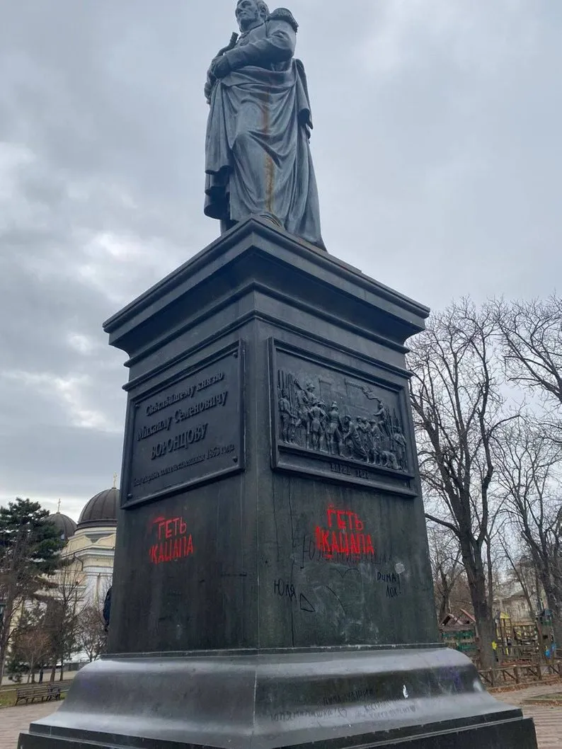 В Одесі вирішують долю пам’ятника Воронцову та бюстів на Оперному театрі