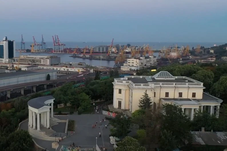 В Одесі вирішують долю пам’ятника Воронцову та бюстів на Оперному театрі