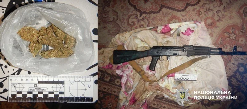 На Одещині затримали двох чоловіків з кілограмами канабісу та автоматом Калашникова