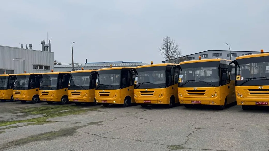 Громади Одещини отримали сім нових шкільних автобусів для підвезення учнів