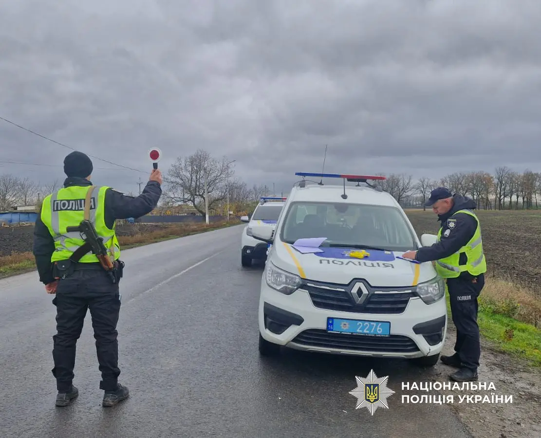 На Одещині легковик вилетів на зустрічну смугу та врізався у вантажівку: двоє людей у лікарні