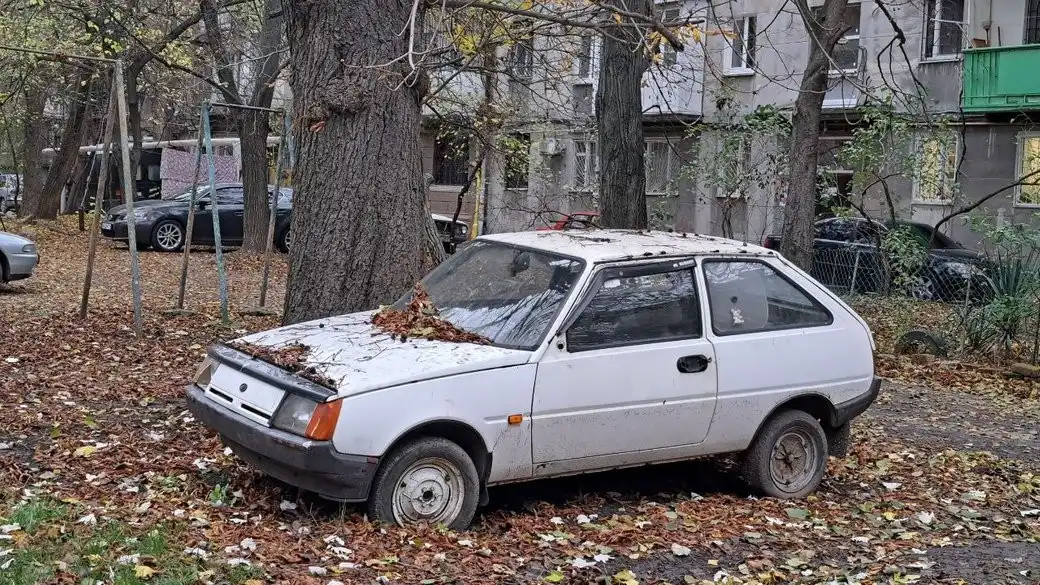 Одеса запровадила новий порядок дій щодо занедбаних автомобілів