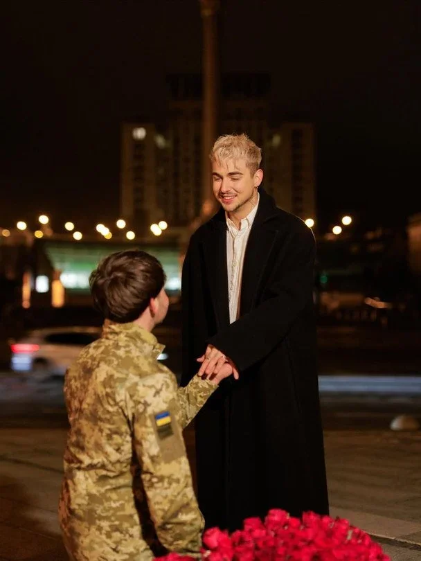 Одеський артист MELOVIN оголосив про заручини з військовим у центрі столиці