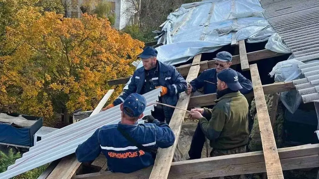 У Чорноморську відбудовують будинок, що постраждав від російського удару