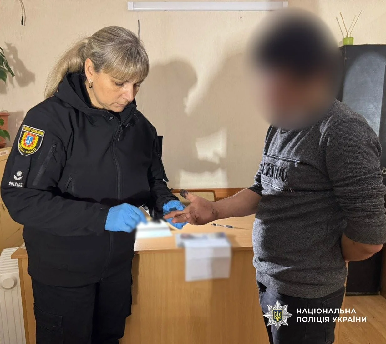 В Одесі затримали двох грабіжників, які напали на охоронця та перехожого