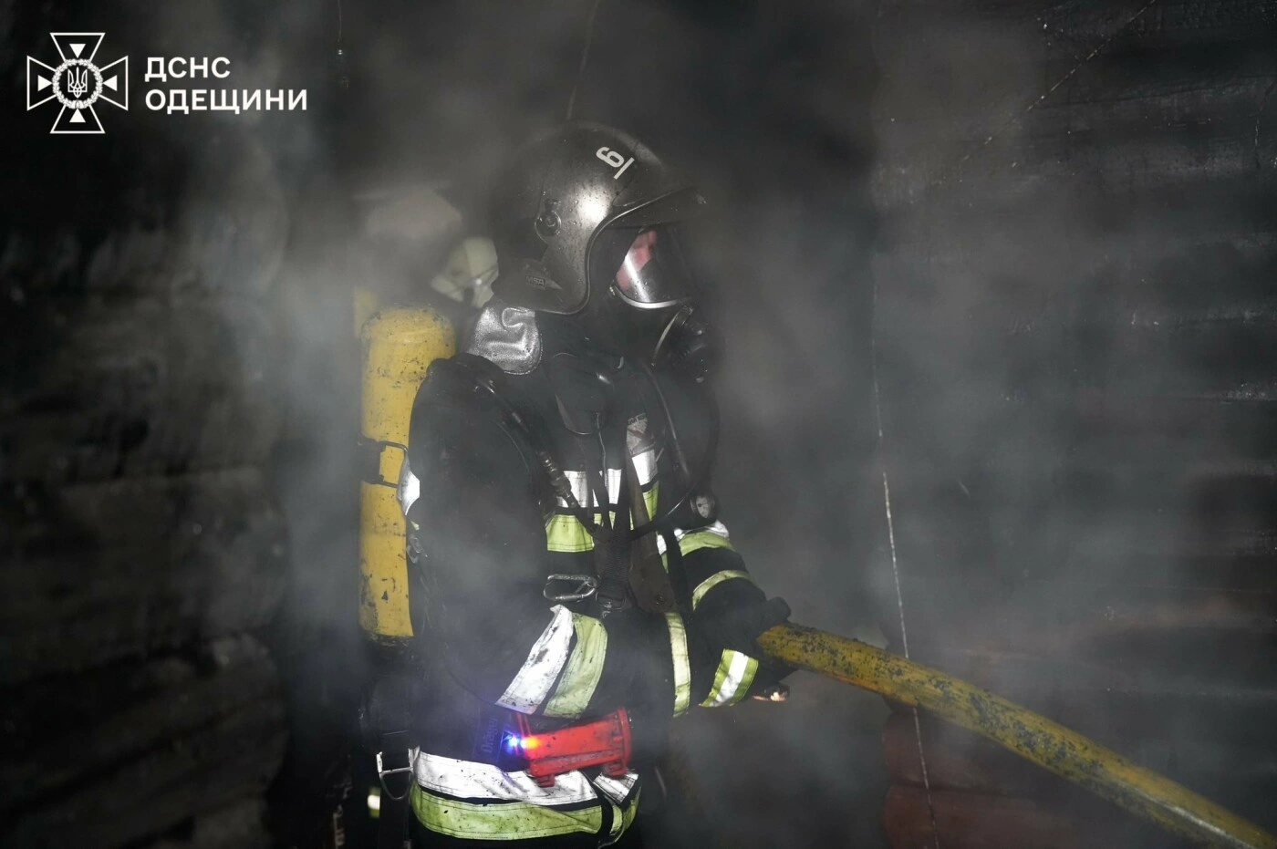 Нічна пожежа в Одесі: рятувальники зупинили поширення вогню в будівлі лазні