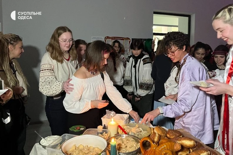Андріївські вечорниці в Одесі: молодь ворожила, кусала калиту і шукала знаки долі