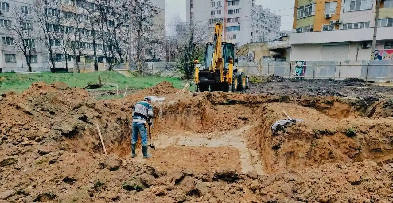 У Пересипському районі Одеси зводять новий бювет: роботи стартували з фундаменту
