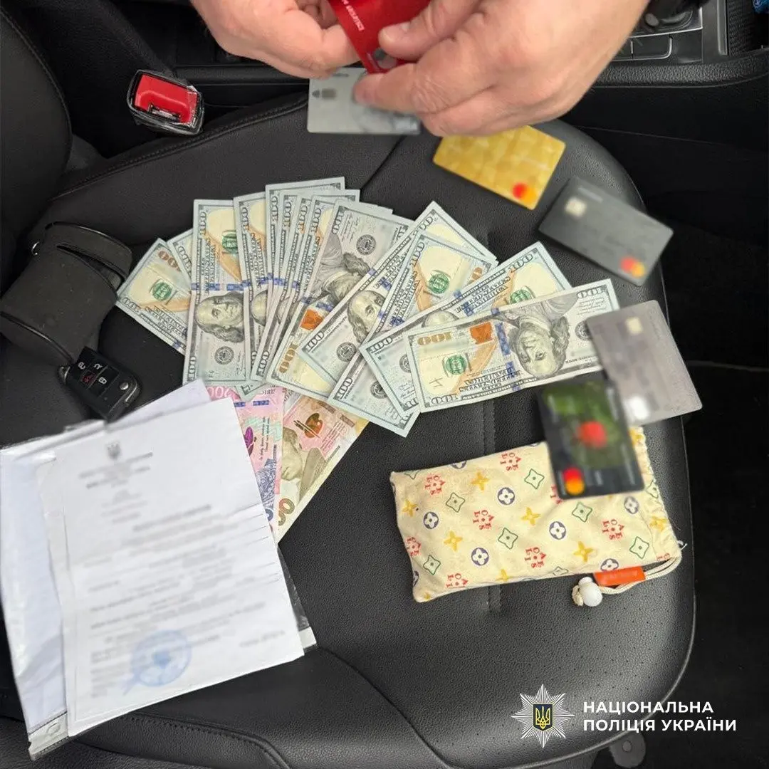 Автомати під виглядом посилок: в Одесі зупинили міжрегіональний канал нелегальної торгівлі зброєю