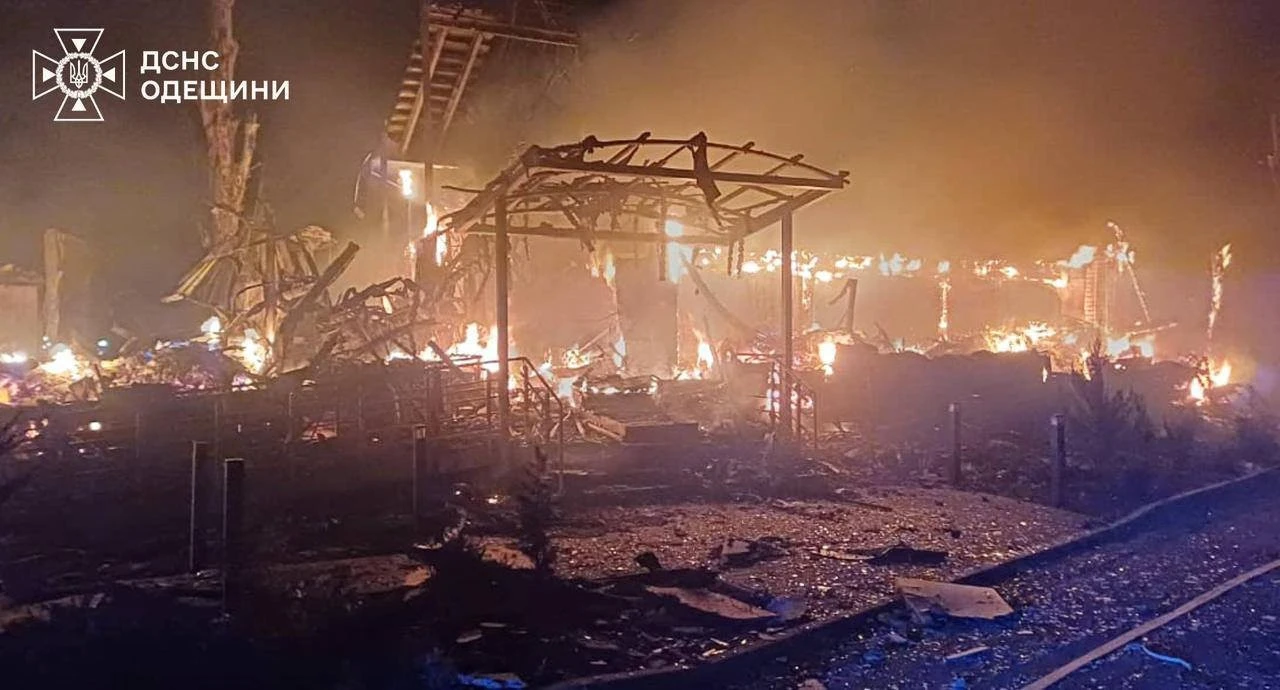 Нічна атака на Одещині: удар по порту і промисловості, є загиблий та поранені