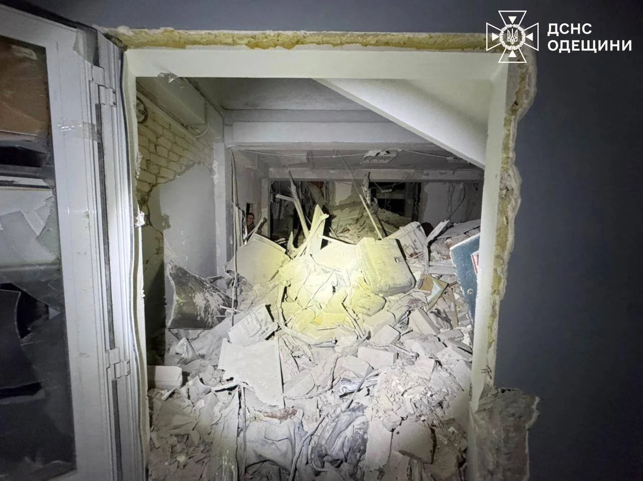 Нічна атака на Одещині: удар по порту і промисловості, є загиблий та поранені