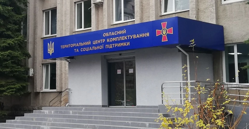 Раптова смерть у центрі комплектування: на Одещині чоловік знепритомнів і помер