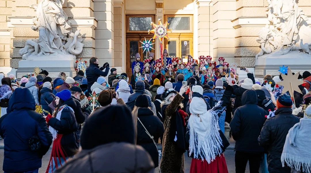 Тисяча голосів і море світла: Одеса пройшла різдвяною ходою «на узбережжі Свободи»