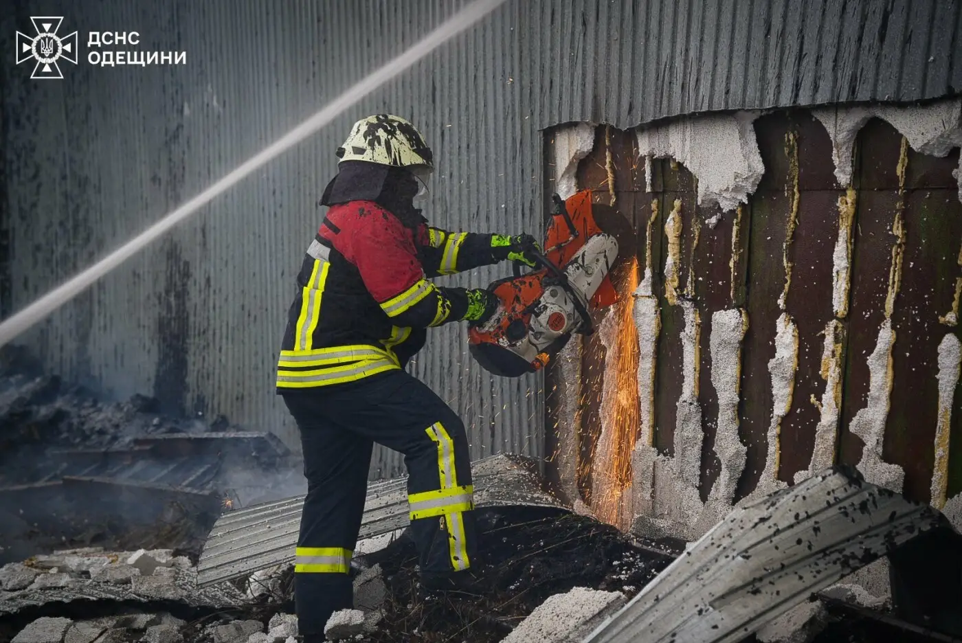 Полум’я на Пересипі: у виробничій зоні Одеси сталася велика пожежа