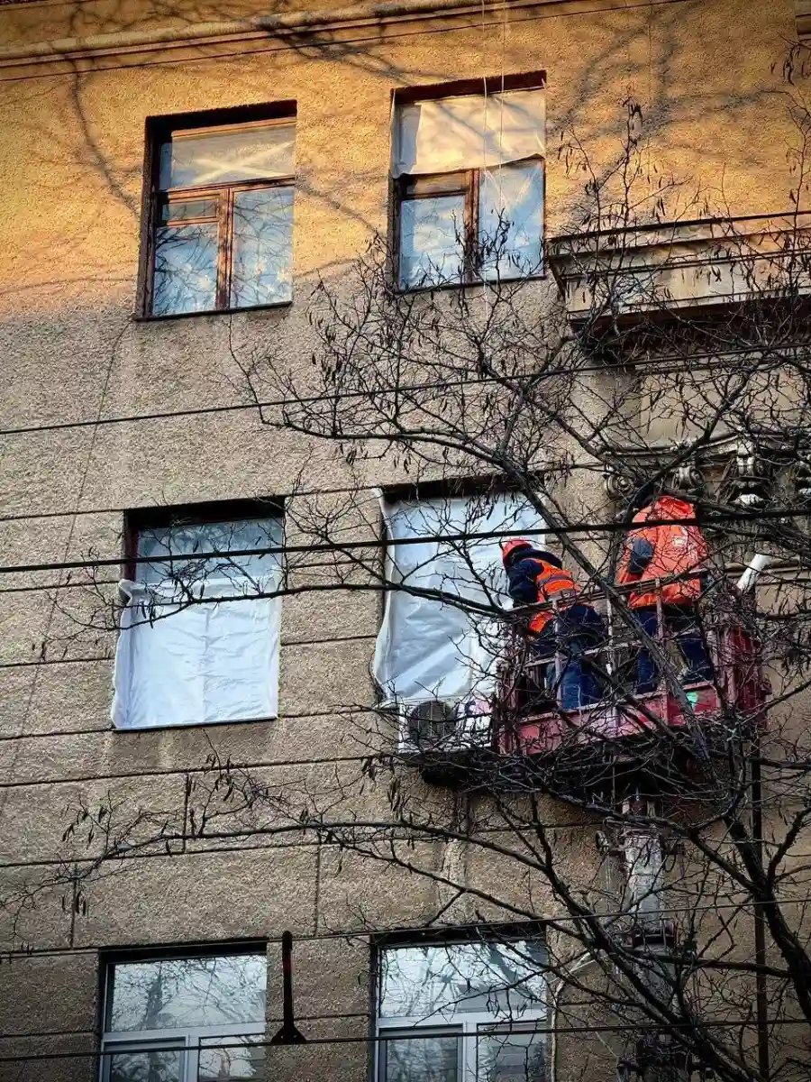 Ніч без скла і дверей: Одеса оговтується після атаки дронів
