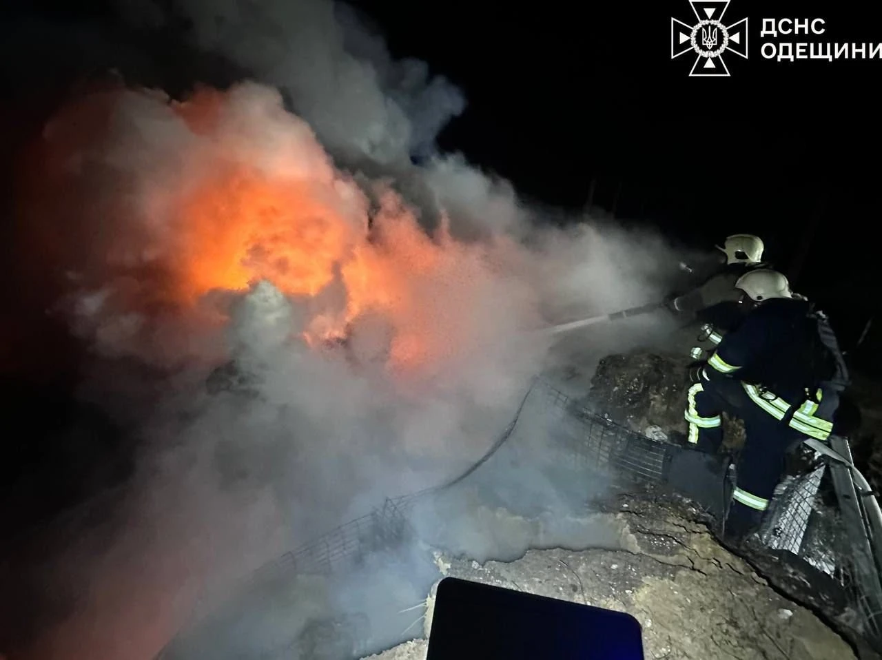 Одещина оговтується після ворожої атаки: пожежу на інфраструктурному об’єкті ліквідовано