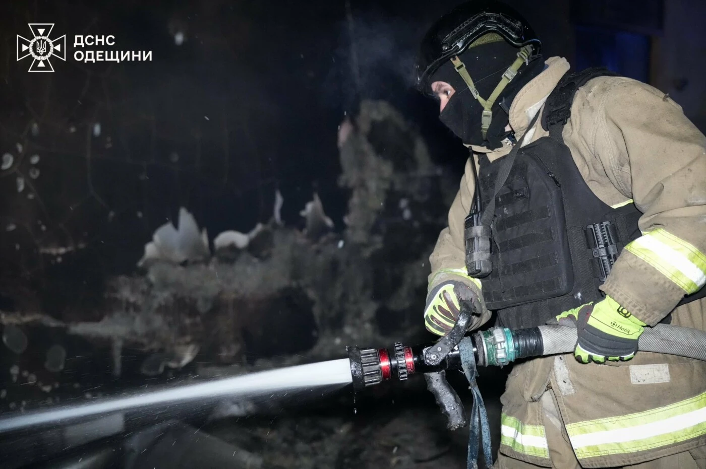 Нічний удар по Одесі: дрон влучив у 25-поверхівку, пошкоджено інфраструктуру