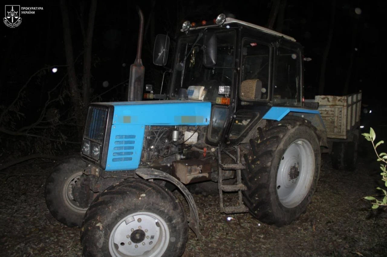 Небезпечна пригода на 24-му поверсі: у Чорноморську врятували чоловіка з технічної драбини