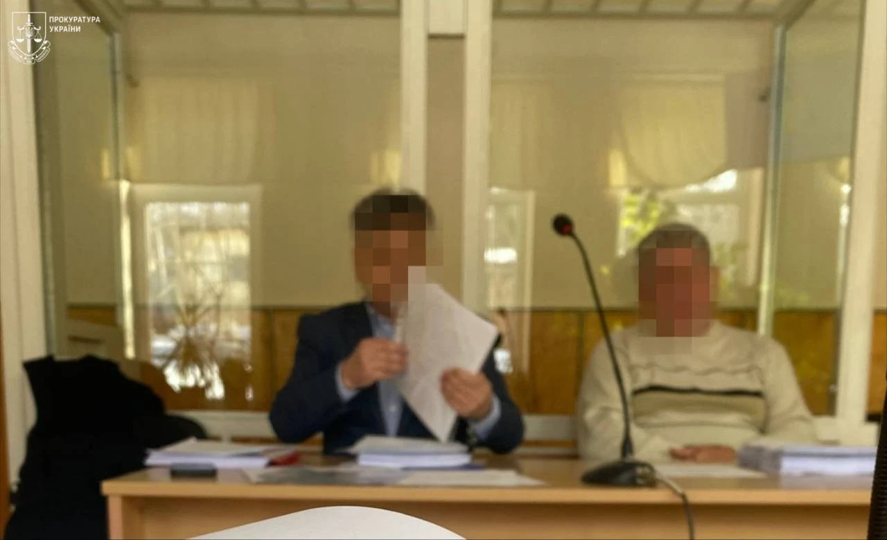 Небезпечна пригода на 24-му поверсі: у Чорноморську врятували чоловіка з технічної драбини