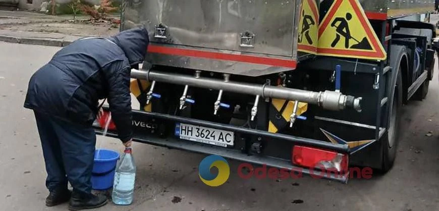 Одеса без води: мешканцям трьох районів підвозять технічну воду
