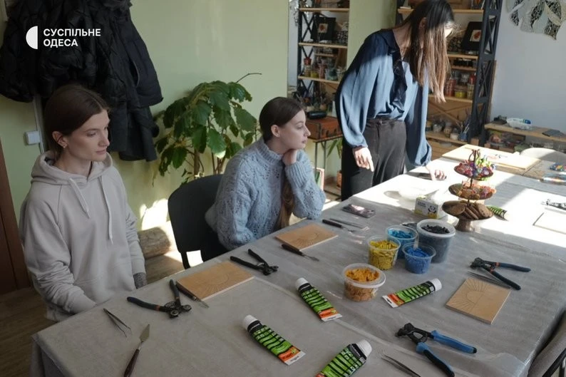 З мозаїки – нове життя: переселенки з Херсона відкрили творчу студію в Одесі