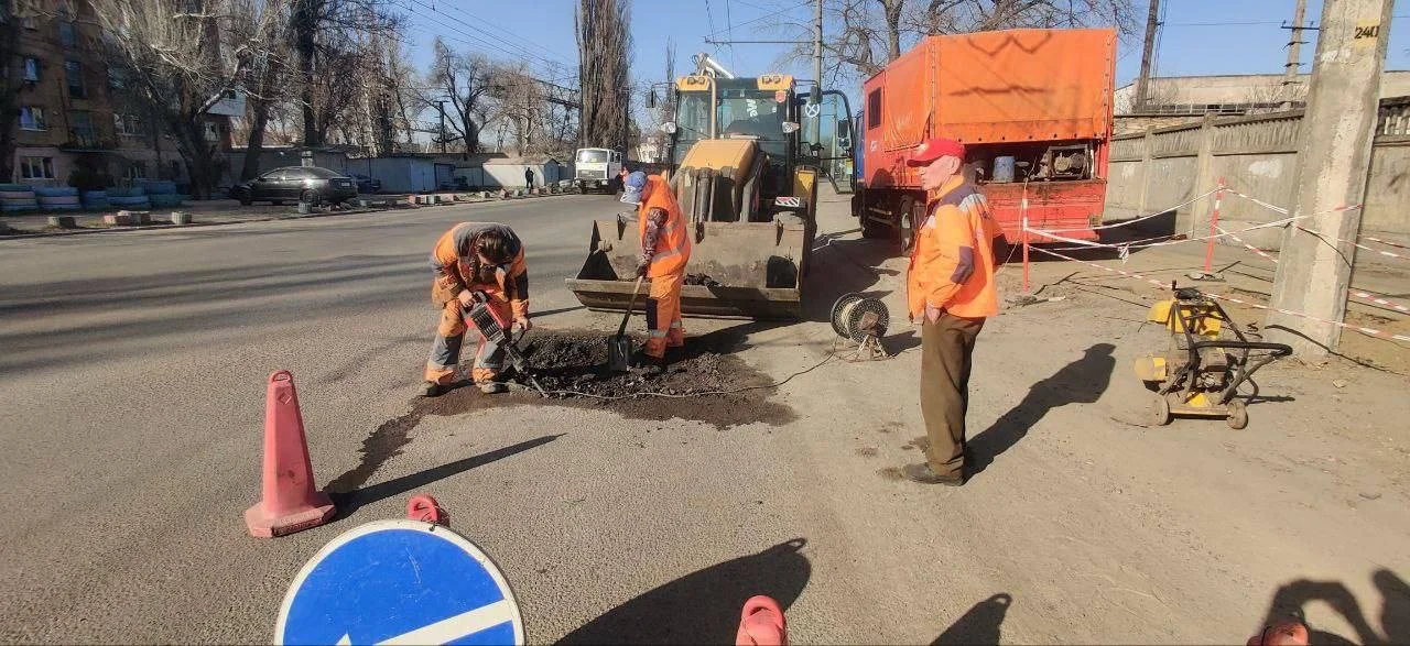 У різних районах Одеси триває ремонт доріг і тротуарів