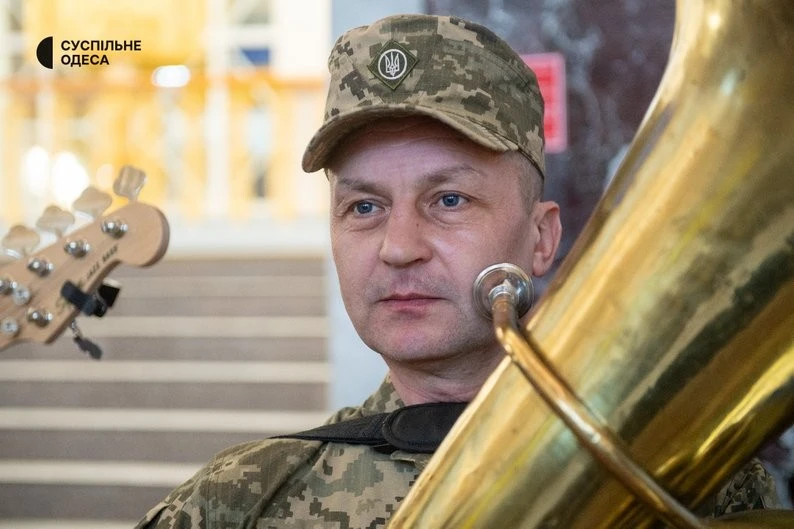 На вокзалі Одеси пролунали патріотичні марші: військовий оркестр присвятив концерт добровольцям