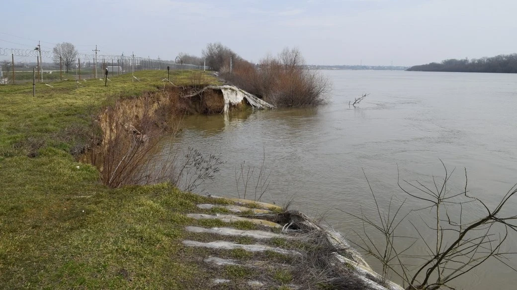 Під загрозою вода для Ізмаїла – на Дунаї критично пошкоджена дамба