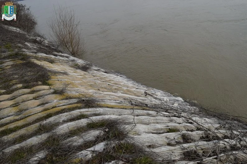 Під загрозою вода для Ізмаїла – на Дунаї критично пошкоджена дамба