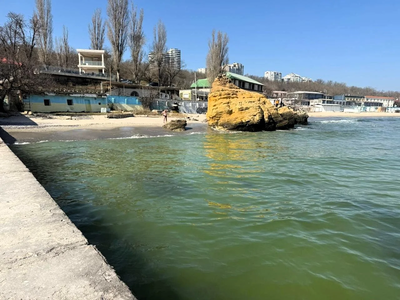 Біля узбережжя Одеси зафіксували маслянисте забруднення моря