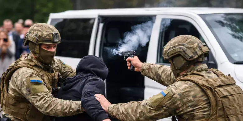 Конфлікт під час мобілізаційних заходів: в Одесі військовий застосував шумові спецзасоби
