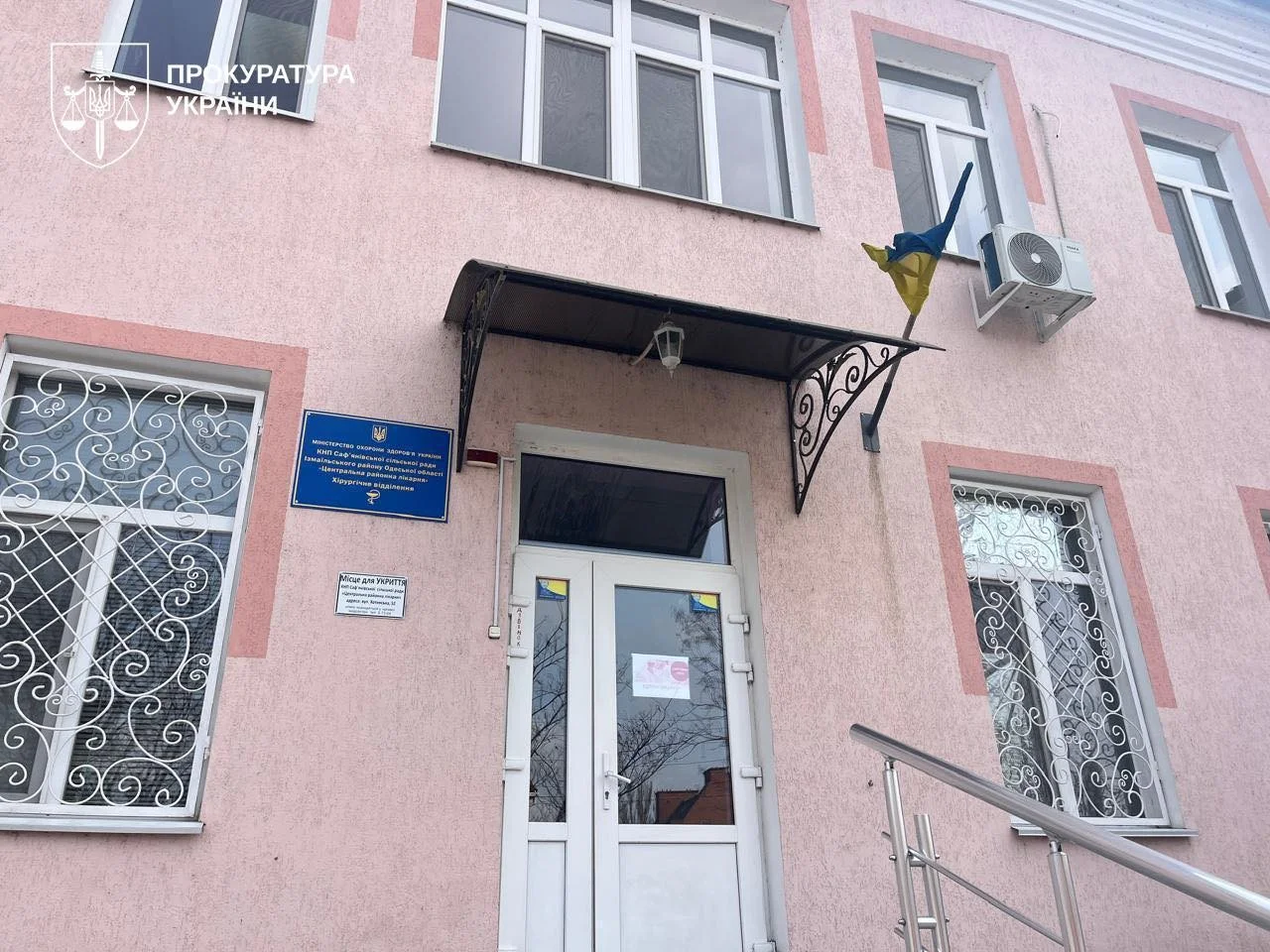 Екстрена допомога через заблоковані двері: в Одесі рятувальники визволяли дитину