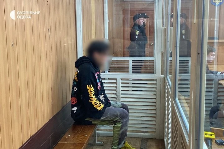 Суд в Одесі арештував п’ятьох підозрюваних у справі про насильство та вимагання
