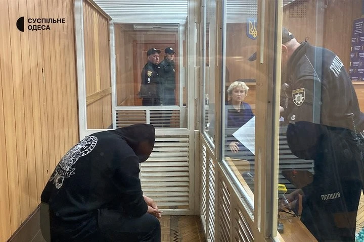 Суд в Одесі арештував п’ятьох підозрюваних у справі про насильство та вимагання