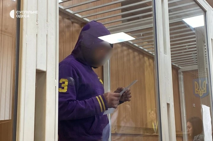 Суд в Одесі арештував п’ятьох підозрюваних у справі про насильство та вимагання