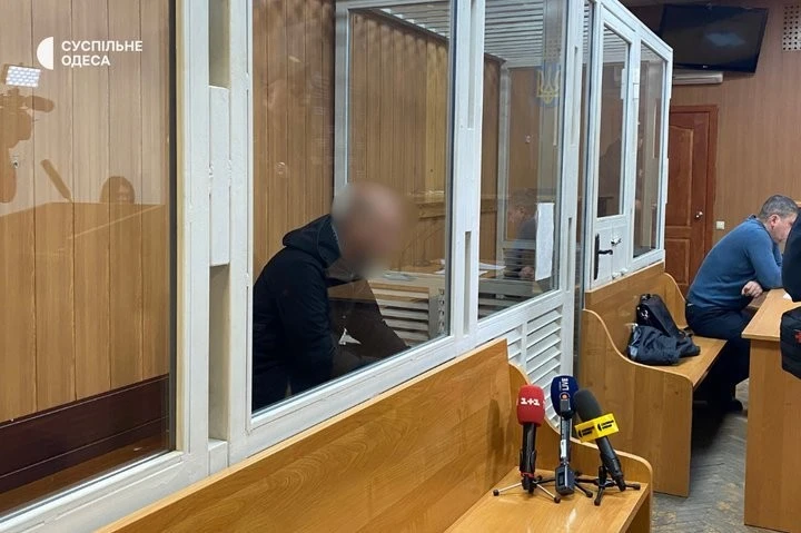 Суд в Одесі арештував п’ятьох підозрюваних у справі про насильство та вимагання