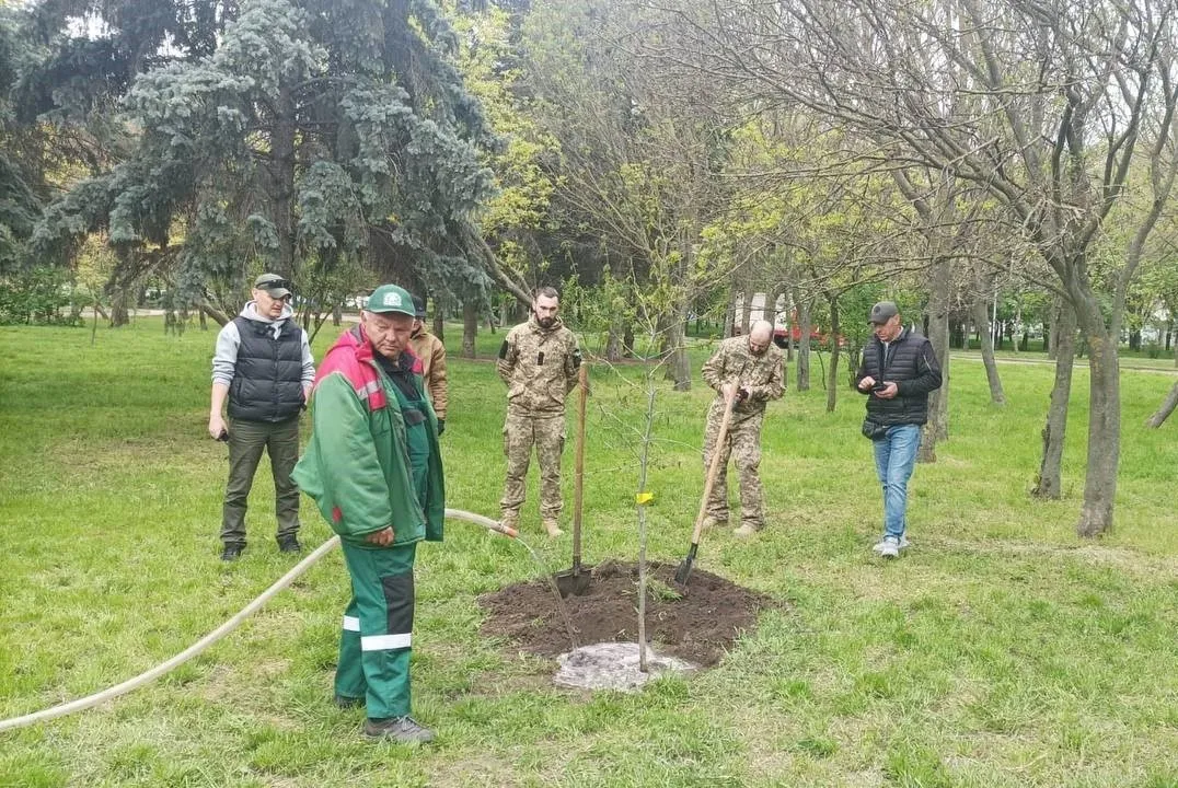 Одеса вшанувала морпіхів 39-ї бригади висадкою меморіального скверу