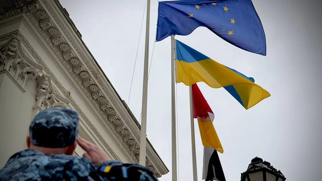 Одеса відсвяткувала День Європи підняттям прапора та мистецьким перформансом