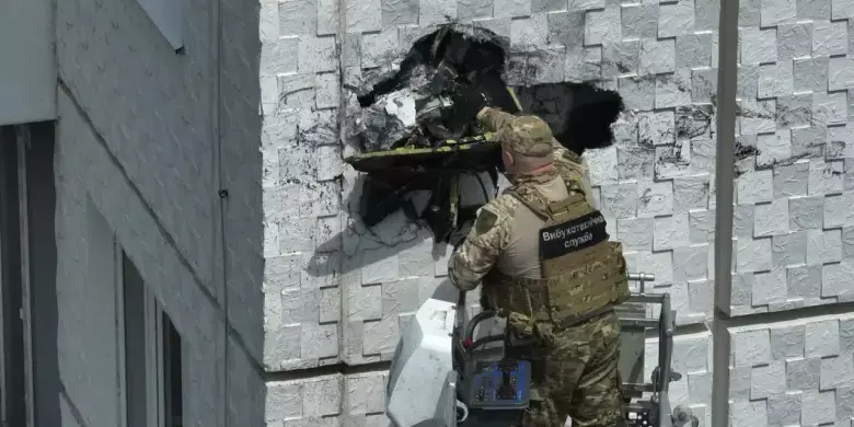 Ювелірна спецоперація на висоті: в Одесі вибухотехніки знешкодили бойову частину дрона в житловому будинку