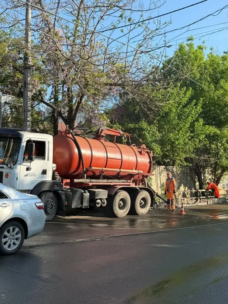 Комунальний штурм в Одесі: як рятують вулицю Рибальська балка